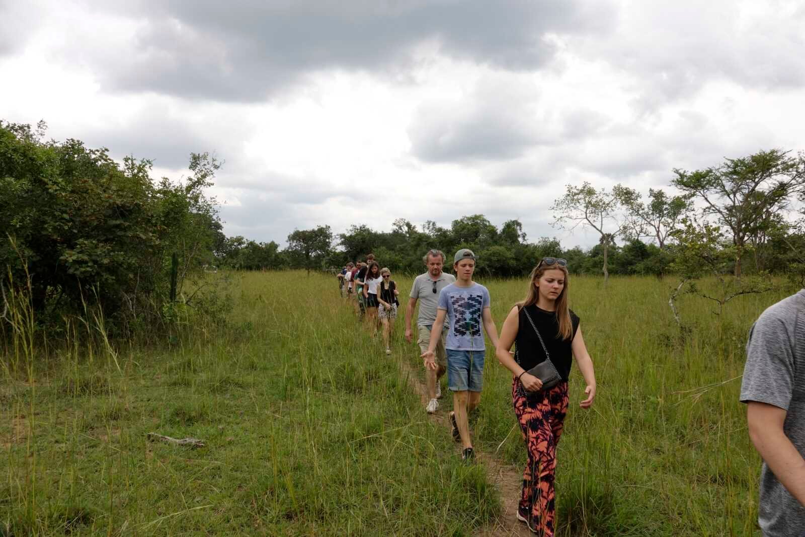 Wandelsafari met een gids in Oeganda