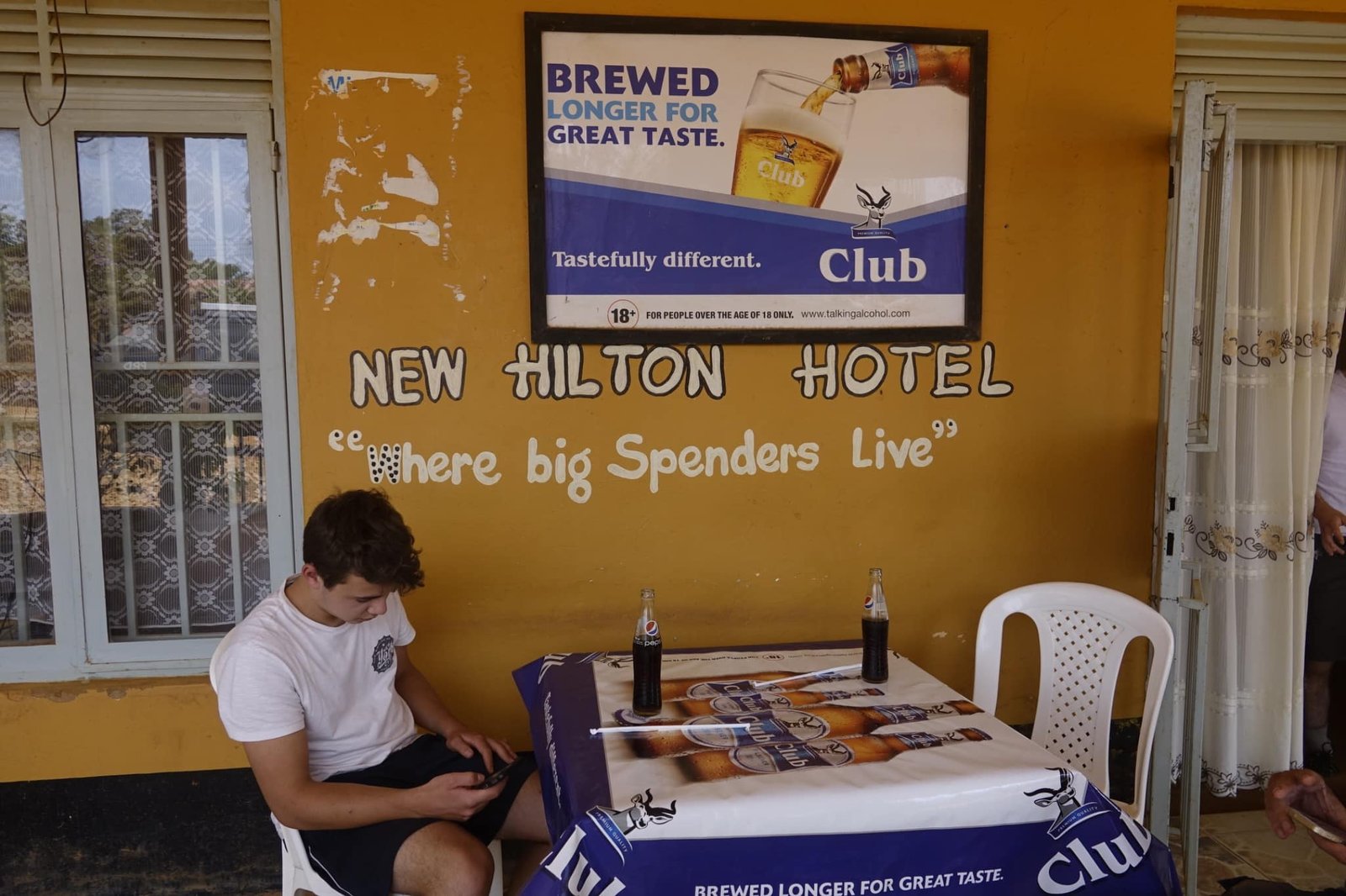 new-hilton-hotel-dorpsrestaurant-oeganda