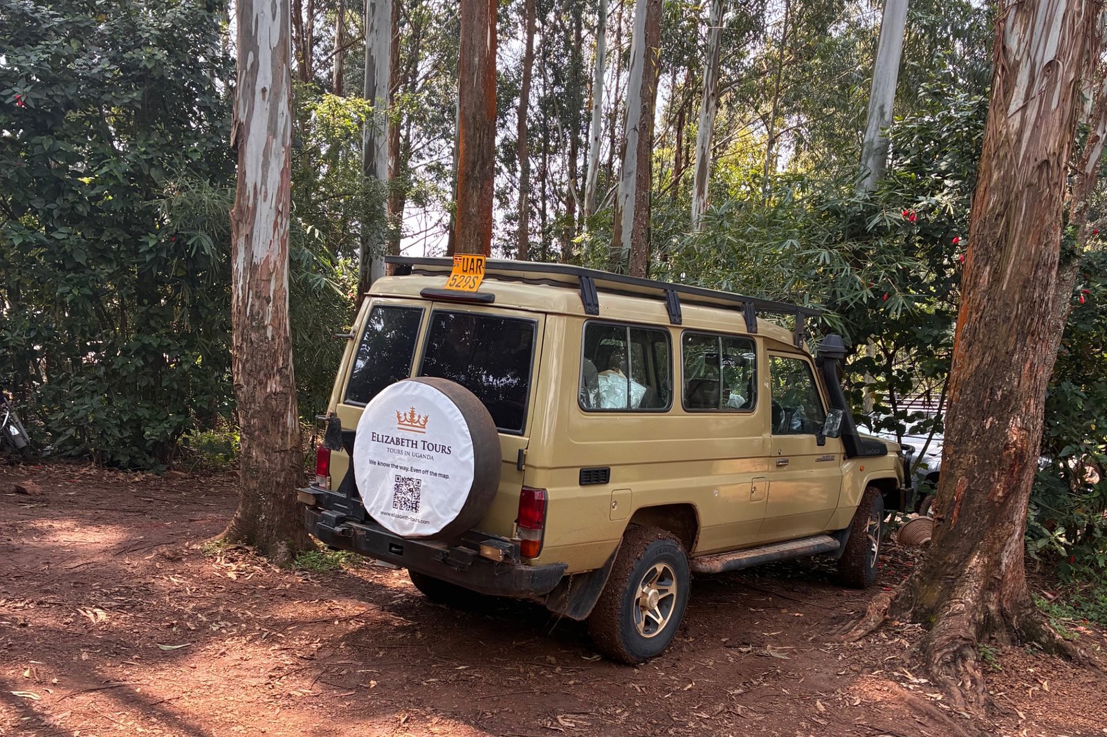 safari-voertuig-elizabeth-tours-oeganda