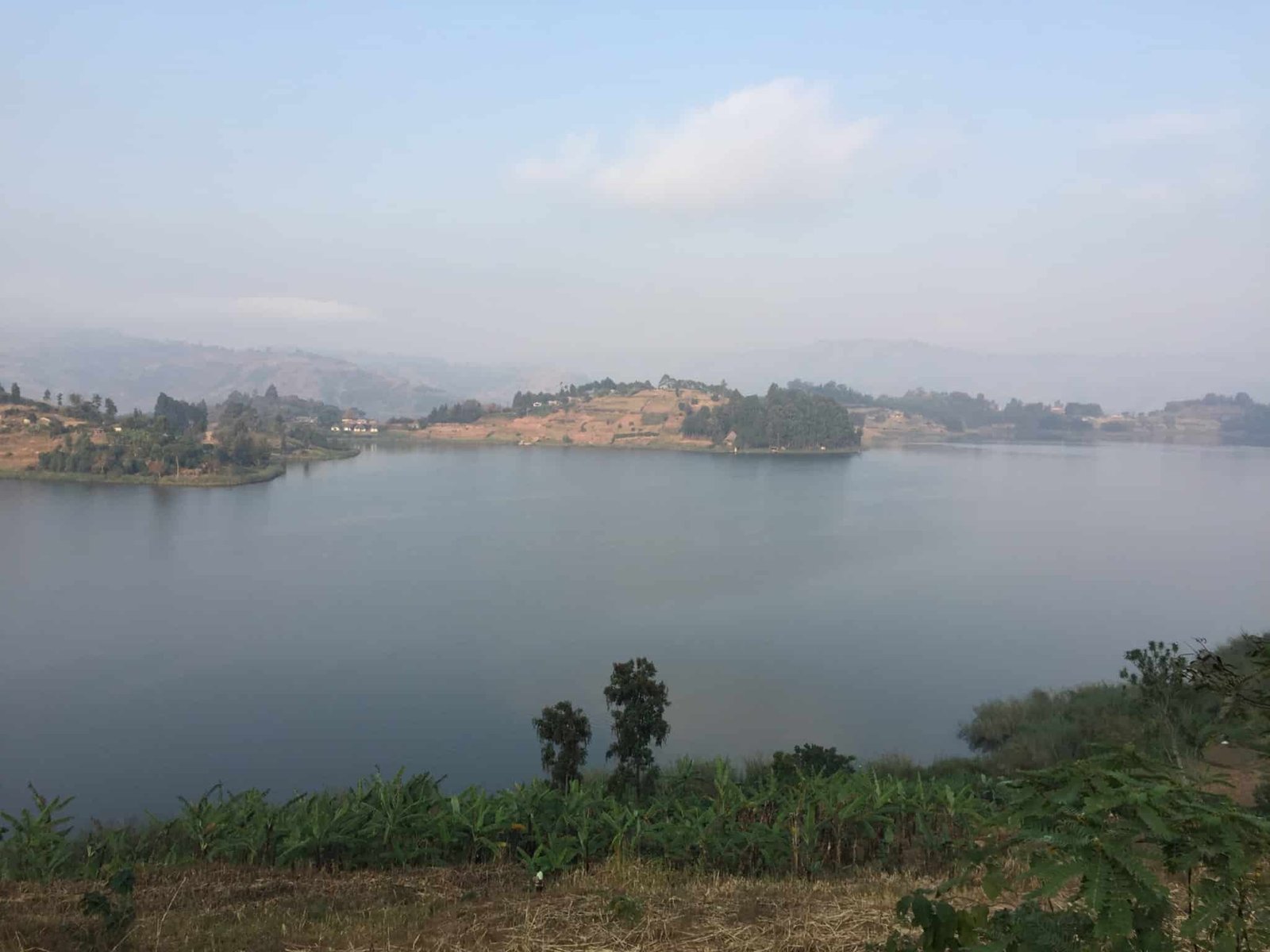 uitzicht-op-lake-bunyonyi-en-eilanden-uganda