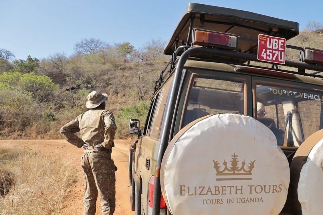 elizabeth-tours-land-cruiser