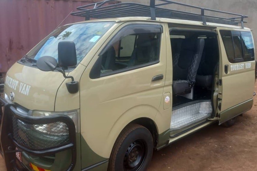 tourist-safari-van-zijkant