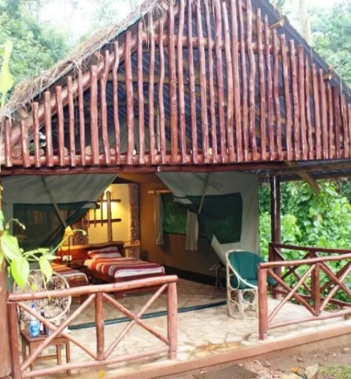 Kibale-Forest-Camp-Safari-Tent-eigen-badkamer