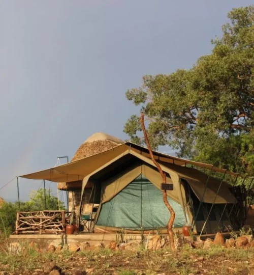 Kidepo-Savannah-Lodge-Safari-Tent-eigen-badkamer